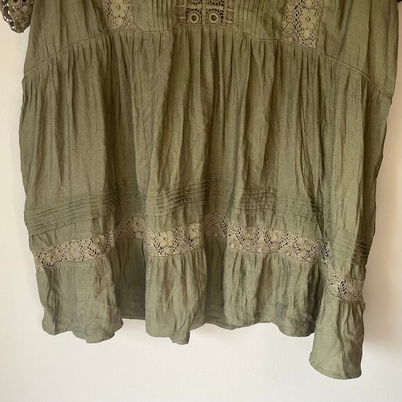 Torrid Olive Green Short Sleeve Blouse with Lace Design Size 2 - Picture 10 of 14